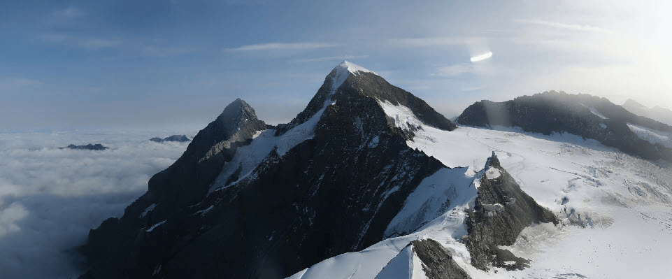 Animation de la webcam de l’arête est de la Jungfrau (vue en direction du Jungfraujoch) de 9h50 à 11h50 le samedi 30.09.2023