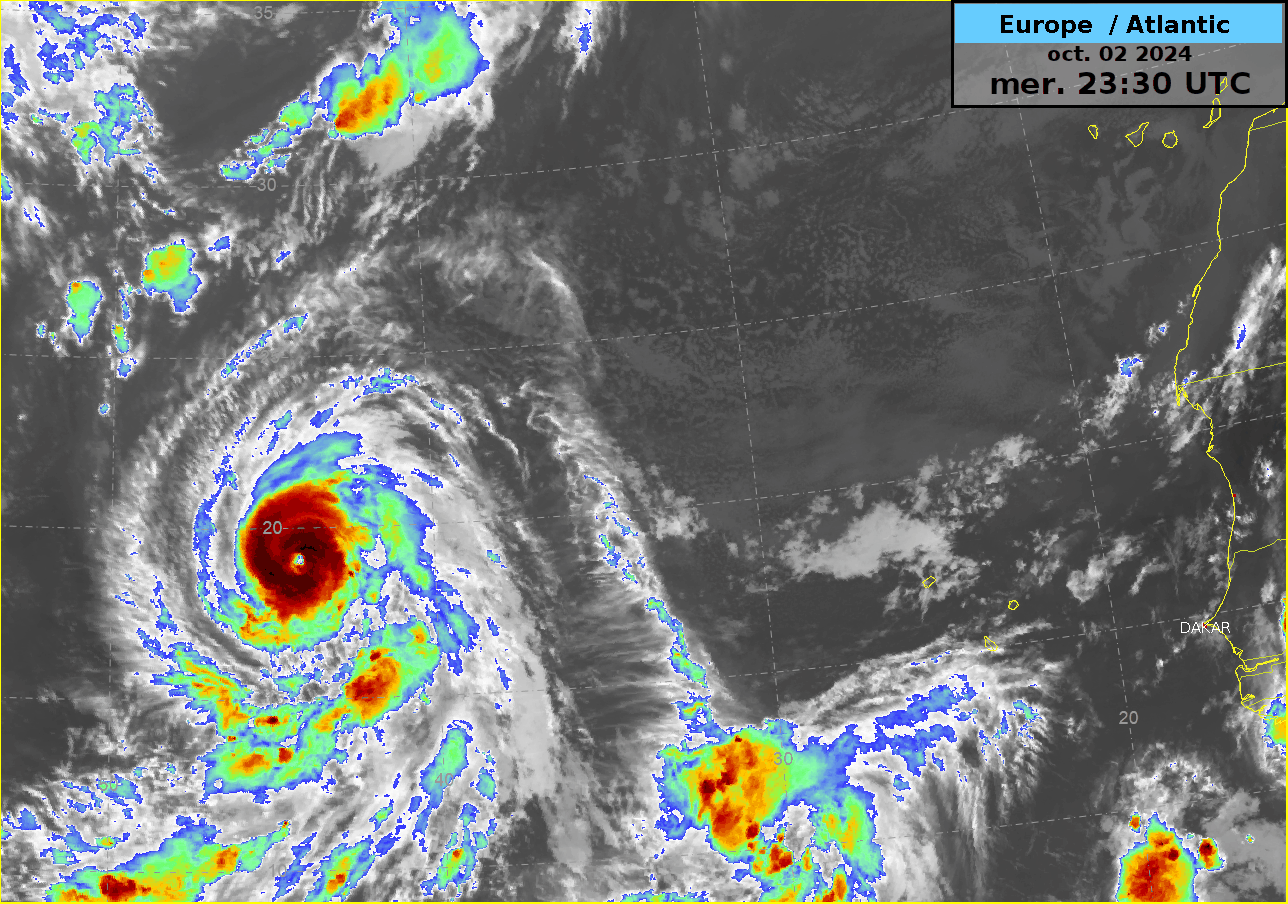 Figure 1 : animation satellite de l’ouragan Kirk actuellement localisé dans l’Atlantique nord au large de la Mauritanie à 20 °N. Les couleurs représentent la température du sommet des nuages, le rouge indique des nuages qui atteignent et même dépassent la tropopause, témoignant des forts courant ascendants autour de l’ouragan Kirk.