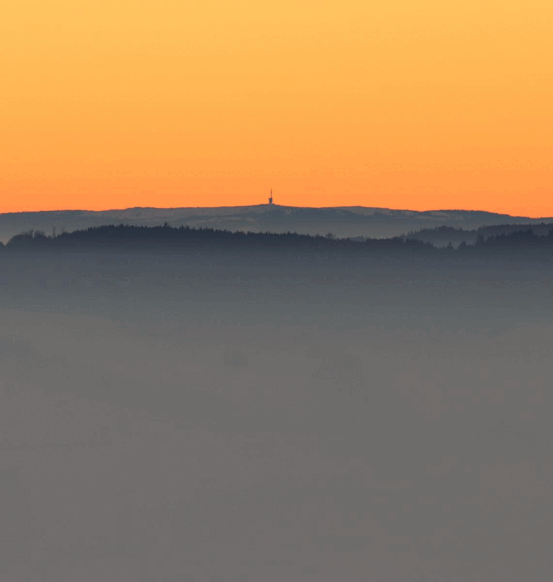 Vue depuis l'Albis-Hochwacht vers le Chasseral. Une fois avec, une fois sans mirages.