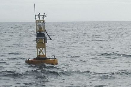 Fig. 1. Les bouées comme celle-ci, située au large de la côte sud du Devon, sont encore très importantes aujourd'hui pour mesurer la température de surface de la mer.