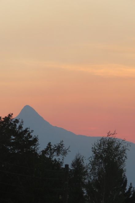 Les fumées étaient également visibles le 11 août depuis la vallée du Rhône sur les Alpes bernoises en direction de l'ouest.