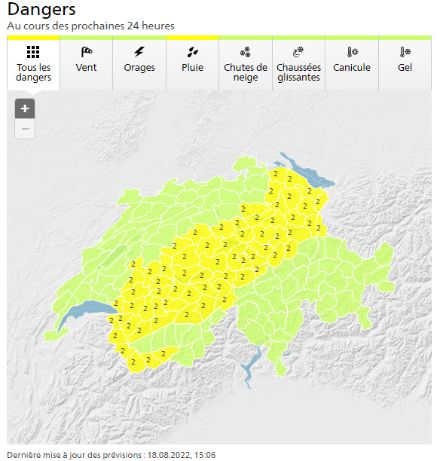 Figure 7 : avis de fortes précipitations en cours de degré 2 pour le versant nord des Alpes et une partie des Alpes valaisannes. Consulter notre carte de danger sur notre site internet ou application pour les dernières mises à jour.
