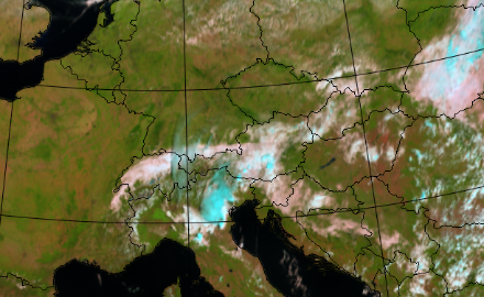 Image satellite à 12h dans le canal visible amélioré. La couleur cyan montre les nuages froids, donc élevés. La couleur blanche représente les nuages bas.