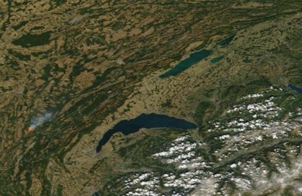 Image satellite Terra/Modis de la NASA ont également détecté les incendies de forêt durant la journée du 11 août 2022.