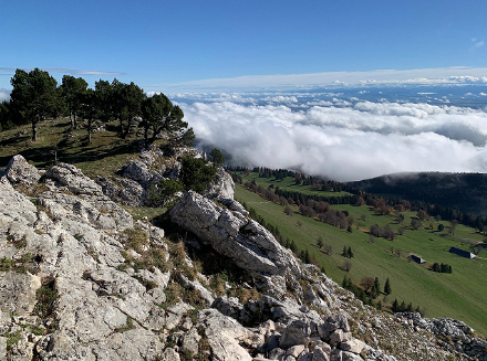 Vue depuis la région de l'Auberson, région Ste-Croix, sur le Jura, samedi 22 octobre