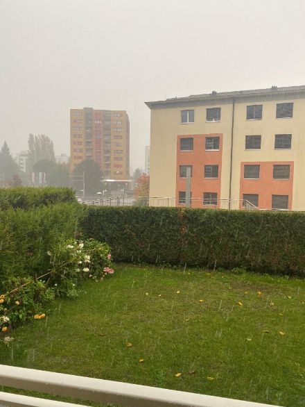 Forte pluie et grêle à Ecublens (VD) le lundi 24.10.2022.