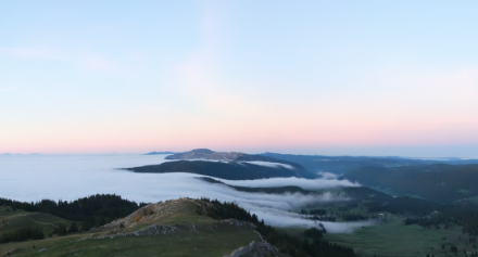 Mer de brouillard le long du Jura.