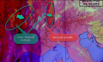Figure 1 : Image satellite multispectrale RGB ce matin à 05:30 heures locales faisant ressortir les bancs de grisailles (en blanc) et les voiles nuageux d'altitude (en tons de rouge)