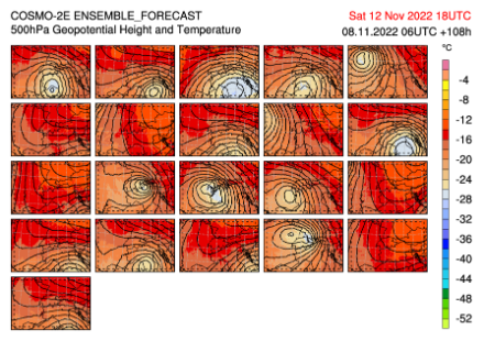Géopotentiel (courbes noires) et température (plages de couleurs) à 500 hPa prévus samedi à 18UTC par les 21 membres de l'ensemble COSMO-2E.