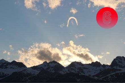 Ce nuage tourbillonnant en fer à cheval est apparu le 5 mai 2020 en Engadine. Photo : MétéoSuisse, Yves Karrer