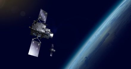 Représentation artistique des nouveaux satellites géostationnaires européens sur leur orbite.
