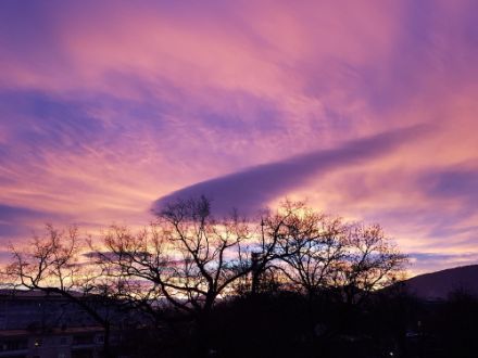 Nuage lenticulaire au dessus de Genève. 
