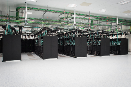 Fig. 1 : le nouveau superordinateur du Centre européen pour les prévisions météorologiques à moyen terme qui fonctionne depuis 2021 à Bologne, également utilisé par MétéoSuisse. Les données fournies par les satellites météorologiques sont essentielles à la qualité des prévisions calculées par ce centre, qui couvrent l’ensemble du globe.