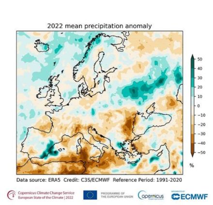 Fig. 2: anomalies de précipitations annuelles (%) sur l'Europe pour 2022, exprimées en pourcentage de la moyenne annuelle pour la période de référence 1991-2020