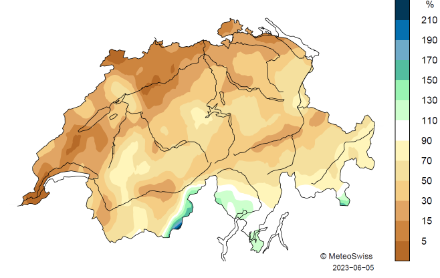 Carte la Suisse avec la répartition spatiale des sommes précipitations du 16 mai au 4 juin 2023, représentée en % de la norme 1991‒2020.