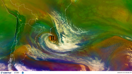Figure 1 : image satellite du 16 juin 2023 à 15 UTC du cyclone extratropical qui a touché le Brésil. Le « B » montre le centre de la dépression. Le blanc représente les nuages à forte extension verticale (ceux qui produisent des précipitations), les teintes bleues représentent les masses d’air polaires, le rouge les masses d’air sèches et le vert les masses d’air tropicales. Source : Eumetsat, https://view.eumetsat.int/productviewer