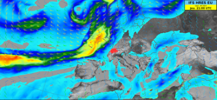 Transport d’humidité dans l’atmosphère prévue le jeudi 28 septembre 2023 à 21 UTC (integrated vapour transport, IVT en kilogramme par mètre par seconde) ; cela peut être interprété comme le débit du transport de vapeur d’eau dans l’atmosphère, similaire au débit d’une rivière. En l’occurrence, le transport d’humidité des régions tropicales vers le nord est ici clairement visible. Source : modèle IFS