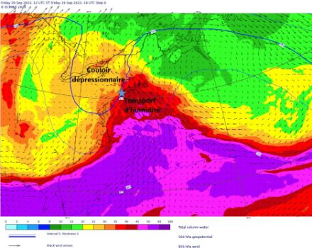 Figure 1 : situation synoptique sur la côte est nord-américaine le 29 septembre à 12 UTC. La plage de couleur représente l’eau précipitable, c’est-à-dire la quantité totale d’eau qui tomberait si toute la vapeur d’eau dans l’atmosphère condensait et précipitait à ce moment donné. Les lignes bleues représentent la hauteur du géopotentiel à 500 hPa et les flèches le vent à 850 hPa (vers 1500 m d’altitude). Source : ECMWF. 