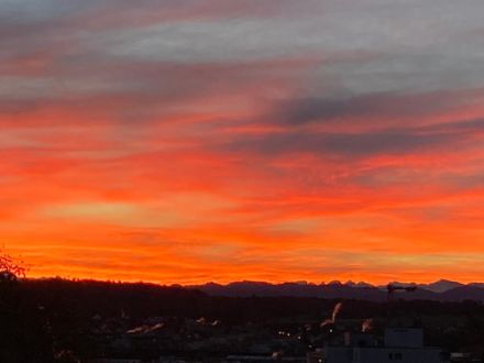 Lever de soleil remarquablement coloré à Dietlikon. 