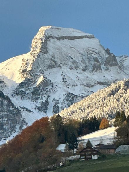 Localement, la neige est même tombée jusque vers 700m comme en témoigne cette image prise depuis Grabs (SG) au pied du Saentis