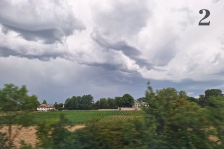 Altocumulus Asperitas photographiés depuis le train entre Genève et Nyon le 11 juillet 2023. Photo : Mehdi Mattou