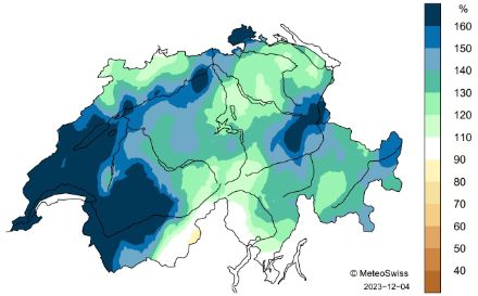 Carte de la Suisse avec les sommes de précipitations codées par couleur pour l'automne 2023.