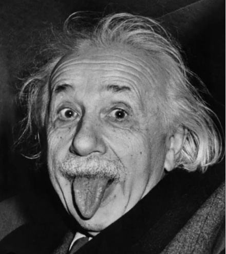 Le père de la relativité générale Albert Einstein fut le premier à mettre en évidence la double nature de la lumière, corpusculaire et ondulatoire. Source : www.humanite.fr