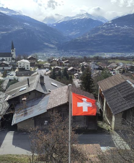 Figure 8. Le foehn souffle ce dimanche 3 mars 2024 en Valais central comme par exemple à Arbaz.