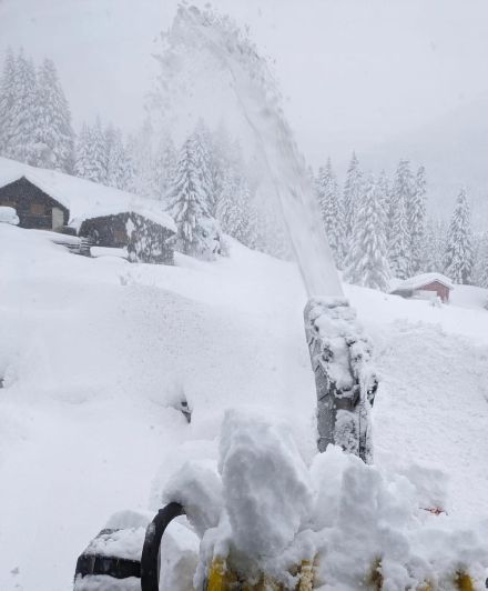 Figure 4. Chutes de neige abondantes dans le Val Bedretto au Tessin ce dimanche 3 mars 2024.