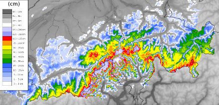 Fig. 2 : Prévision de neige fraîche en cm attendue d'ici lundi à 12 UTC selon le modèle OSHD du SLF. Il faut noter que cette prévision ne tient que partiellement compte du tassement dû au poids de la neige sur les couches inférieures, de sorte que la hauteur de neige fraîche tombant au cours des trois jours peut être légèrement inférieure à ce qui est indiqué.