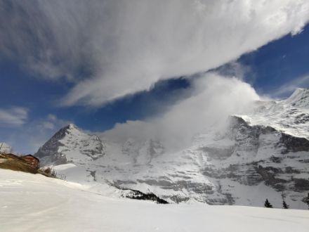 Photo de la Jungfrau et de l'Eiger dans une tempête de foehn.
