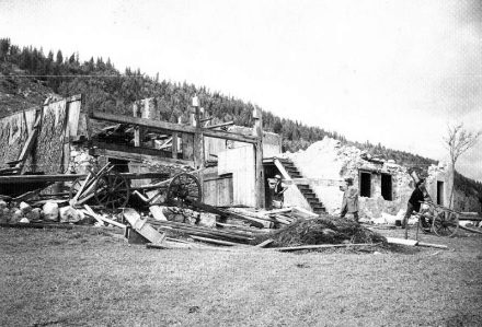La tornade du 19 août 1890 a parfois complètement détruit des constructions massives en pierre à la Vallée de Joux.