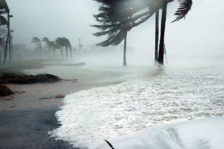 Qui dit nombreux ouragans ne dit pas forcément beaucoup de dégâts. En effet, les ouragans peuvent restent principalement au-dessus de la mer, en épargnant les îles et les régions côtières. C'est pourquoi la NOAA souligne dans ses prévisions qu'il n'est pas encore possible de prédire si, quand et où les cyclones attendus toucheront la terre. (Image: Pixabay)