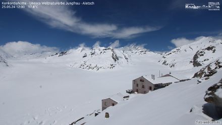 Vue depuis la cabane Konkordia sur le grand glacier d'Aletsch samedi 25 mai. Fin avril, le bilan de masse hivernal était supérieur d'un bon 30% à la moyenne de la période 2010-2020 (source : Glamos). 