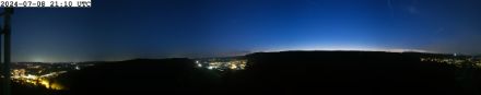 Webcam de Schaffhouse (détail de l'image vers le nord) lundi 8 juillet 2024 vers 23h10. Les nuages noctulescents sont bien visibles à l’horizon.