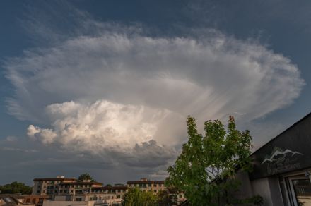 Figure 3 : orage au loin au-dessus de l’agglomération genevoise.