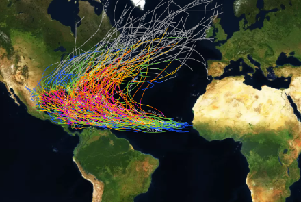 Trajectoires des cyclones de catégorie 4 et 5 recensés dans l’Atlantique nord entre 1910 et 2018. Source : coast.noaa.gov/hurricanes