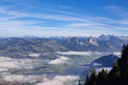 Les grisailles se sont bien dissipées hier après-midi, comme on peut le voir depuis le Rigi Scheidegg. 