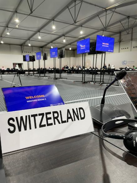 Les différentes négociations de la COP peuvent souvent durer jusqu'à la nuit. Voici une photo de la COP27 en Egypte. 
