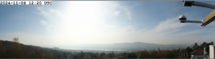 Webcam de Zurich Fluntern. La colline de l'autre côté du lac se situe juste au-dessus d'Adliswil, ville recouverte de brouillard ce matin.