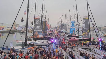 Il y avait foule sur les quais des Sables-d'Olonne vendredi à quelques heures du départ