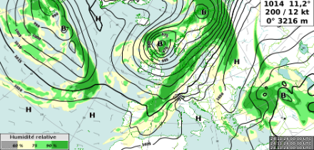 Carte au sol avec humidité prévue pour le lundi 25 novembre à 12h UTC. On distingue bien la perturbation en vert qui étire de la péninsule Ibérique à la Baltique en passant par la France.