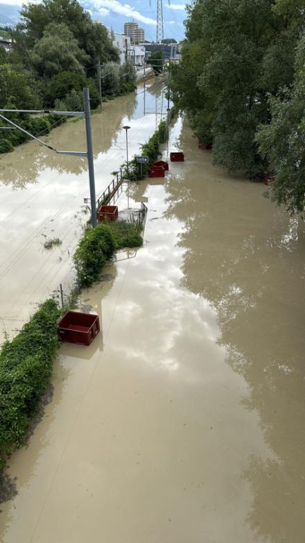 Figure 5. Ligne ferroviaire inondée à Noës (VS) le 30 juin 2024. 