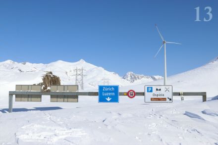 Pouvoir poser ses skis à côté du panneau routier au-dessus de la route du col du Gothard ! Un rêve devenu réalité le 11 avril 2024 (D. Gerstgrasser)