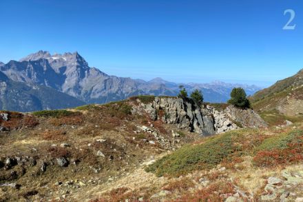 Les montagnes se parent de leurs couleurs d’automne sur les hauteurs de Fully (VS) en un octobre 2023 particulièrement chaud jusqu’en haute montagne.