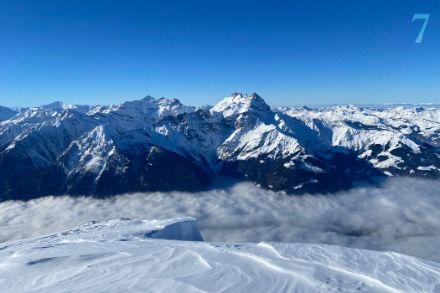 Un stratus étendu a plongé toute la vallée du Rhône dans l’ombre, à laquelle on pouvait échapper en prenant de la hauteur, par exemple en ski de randonnée à la Dent de Morcles (VD). (A. Untersee)