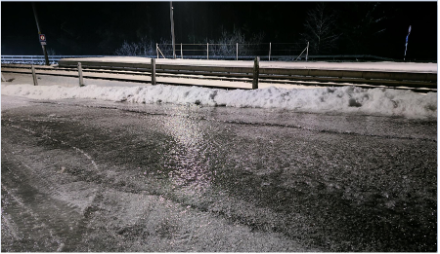 Route verglacée à Pontenet, Jura bernois, samedi à 21h. Source : crowdsourcing@MeteoSuisse