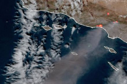 Fig 1 : image visible du satellite GOES-18 des incendies de Palisades, Lidia et Eaton dans la région de Los Angeles le 7 janvier 2025 à 21:51 UTC