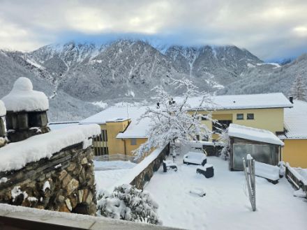Ce matin, le secteur d'Olivone, au Tessin, s'est réveillé sous une bonne couche d'or blanc.