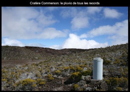 Le pluviomètre de Commerson de Météo France se trouve à 2310 m d'altitude, près du cratère de Commerson, non loin du Piton de la Fournaise. Il est connu pour les intensités de pluie record qu'il enregistre.